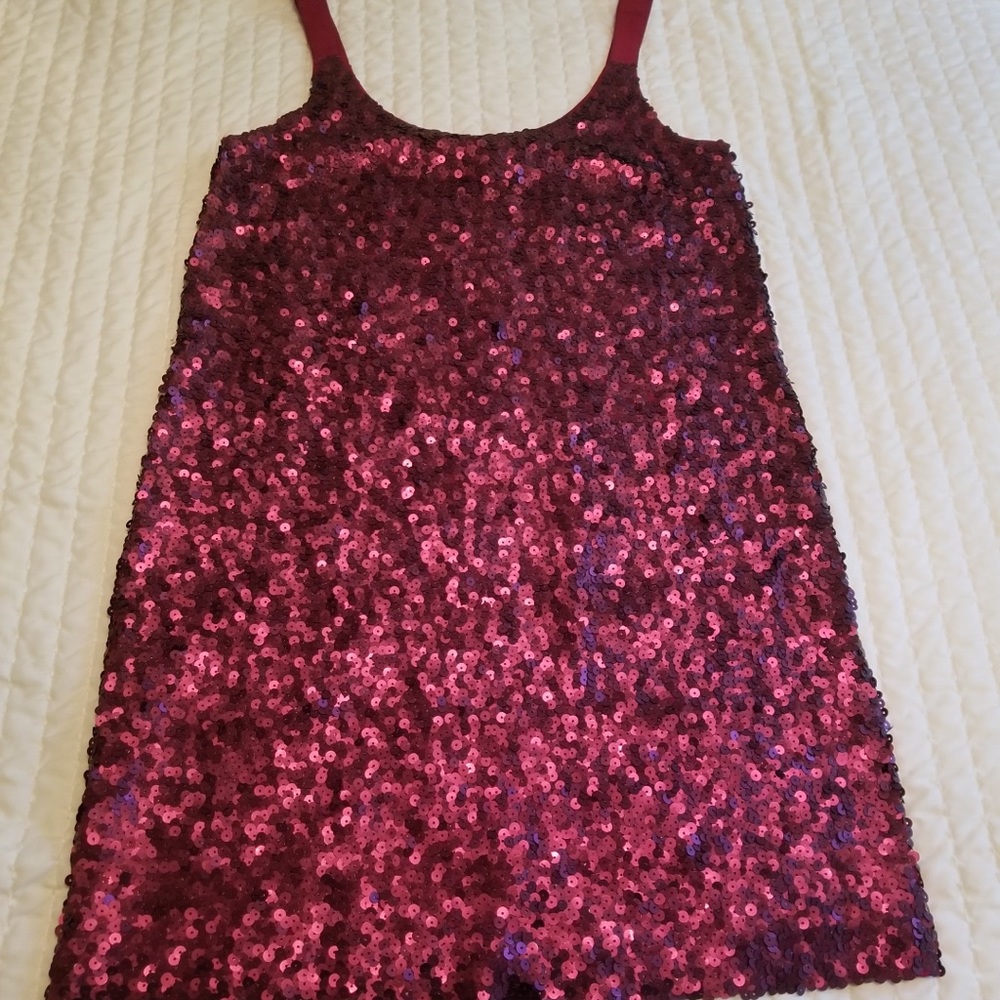 Theory Red Sequin Cocktail dress (Size 6) 💃🏽